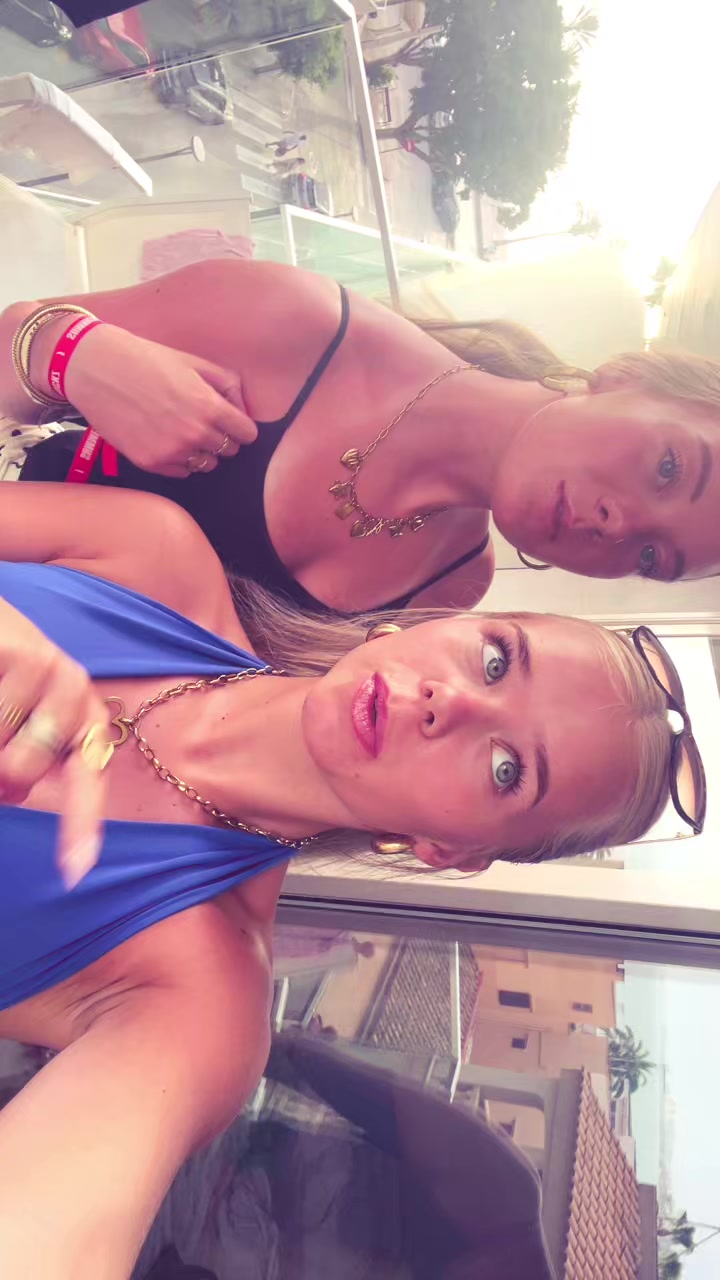 @Priv&eacute;lynnx