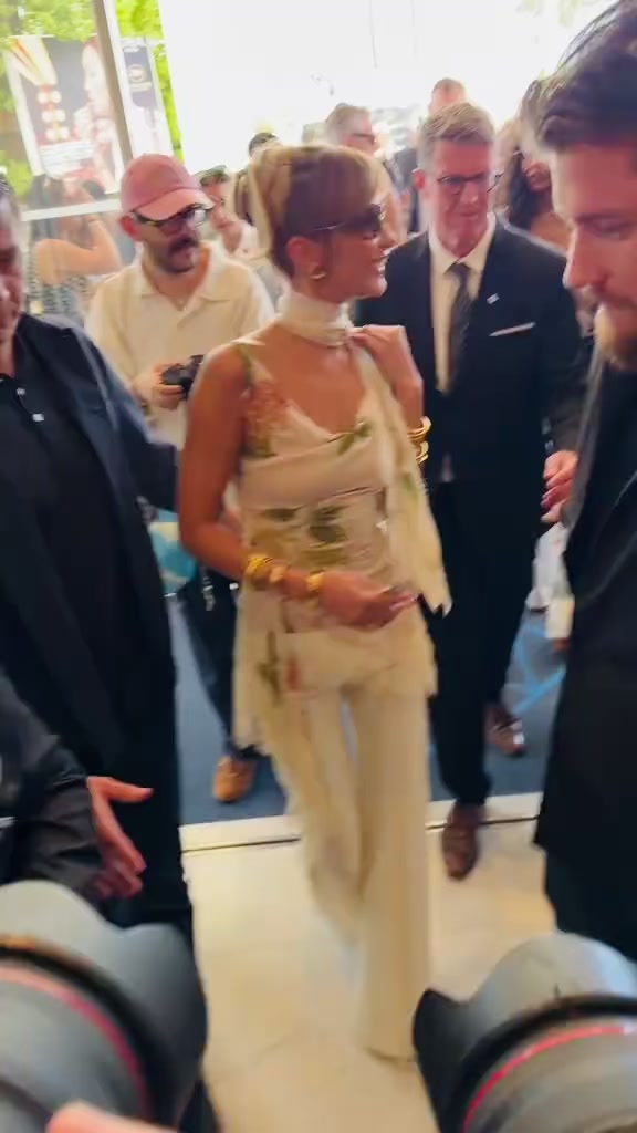 @FCthisisbella_hadid