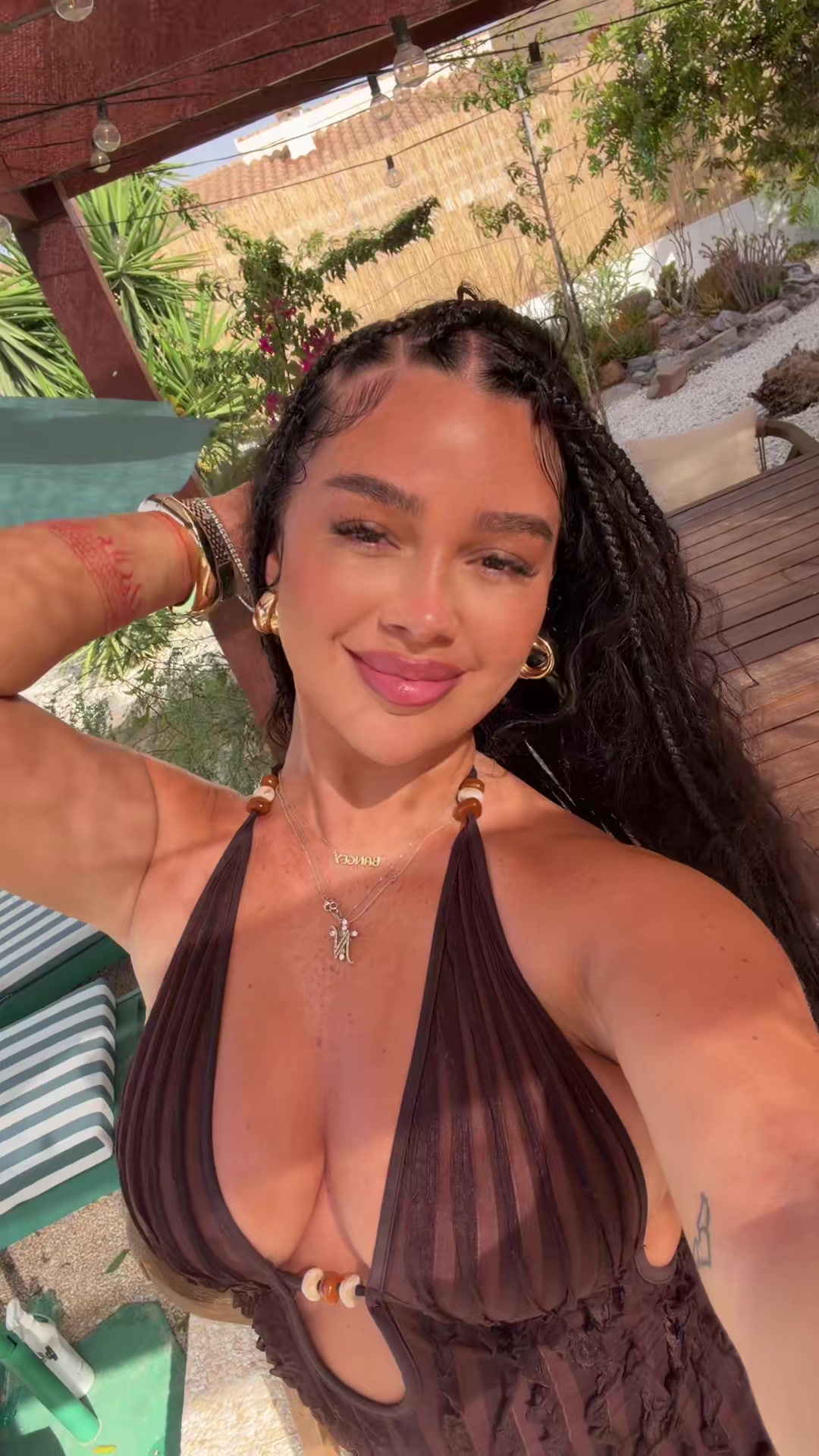 @nelliecharles_