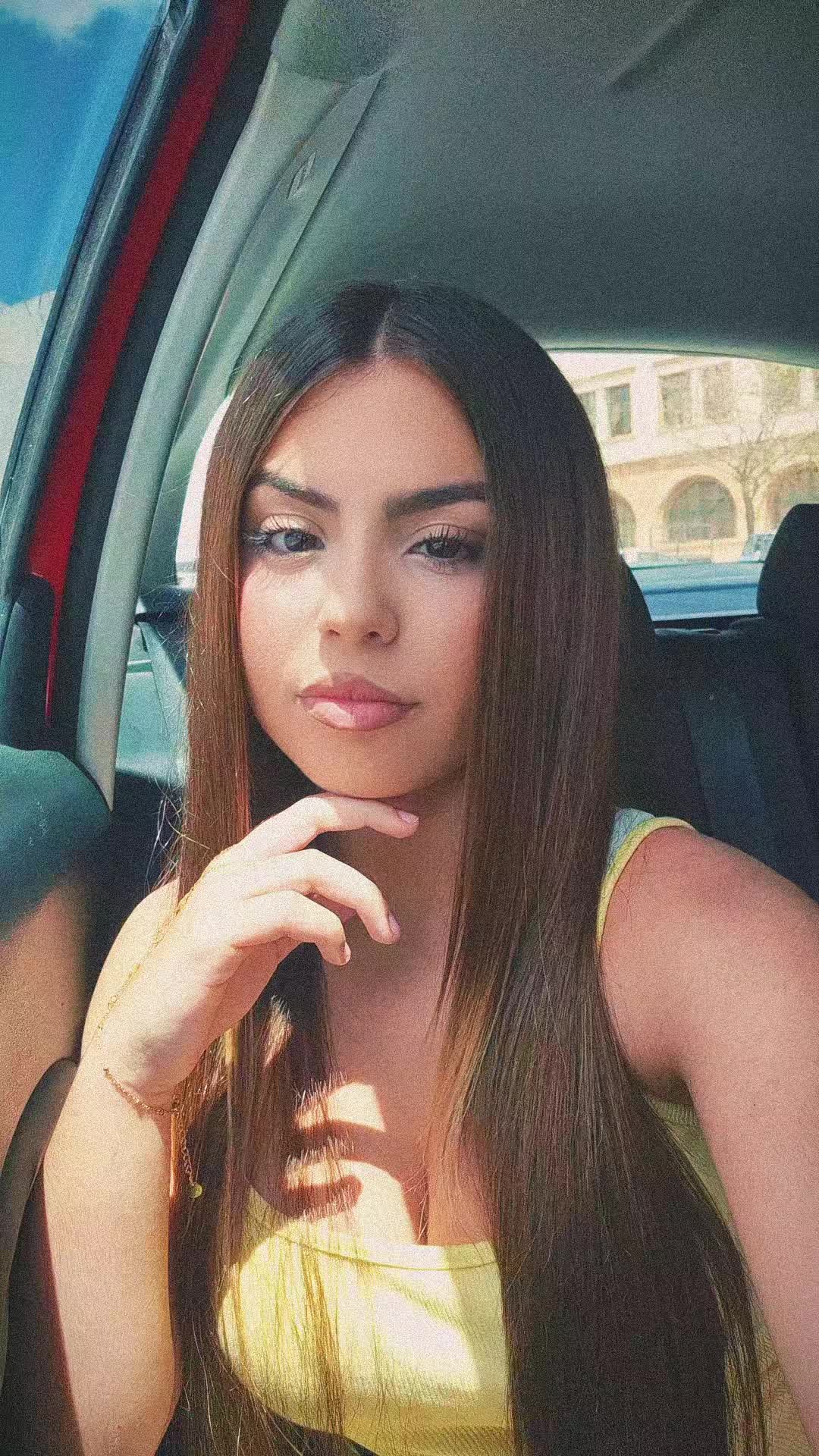 @Alba012_