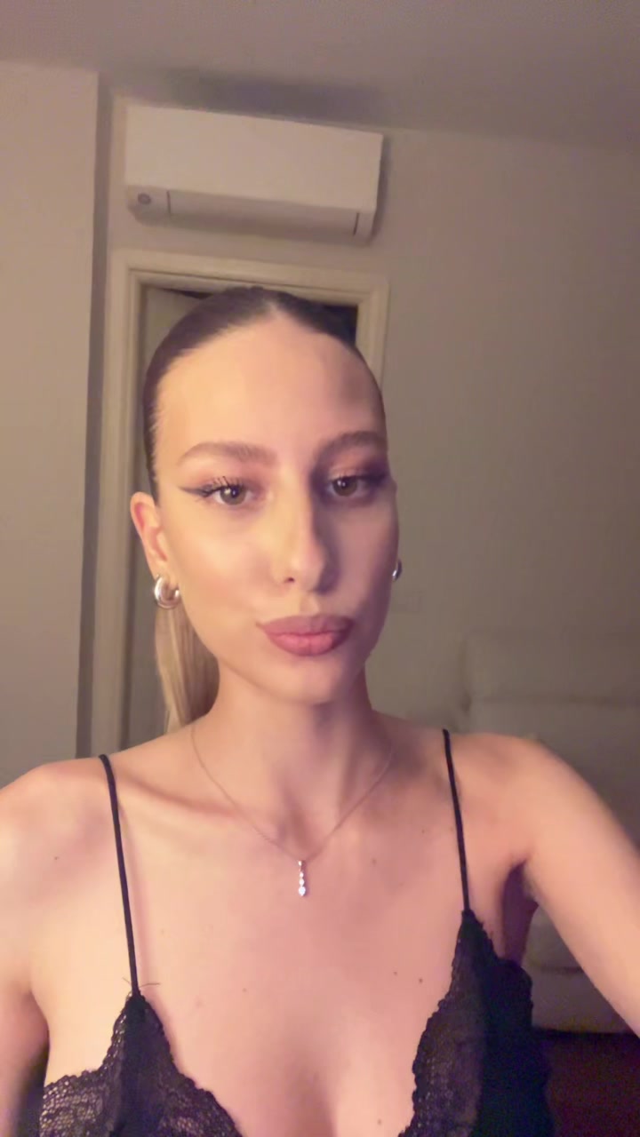 @_eliana_