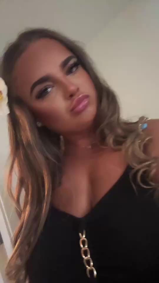 @Aimee🍒✨🦋