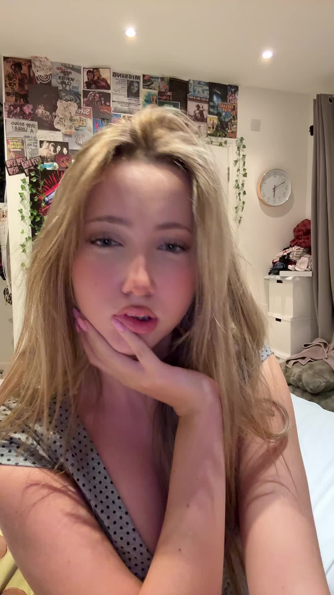 @BumblePheeb ᖭ༏ᖫ🦋