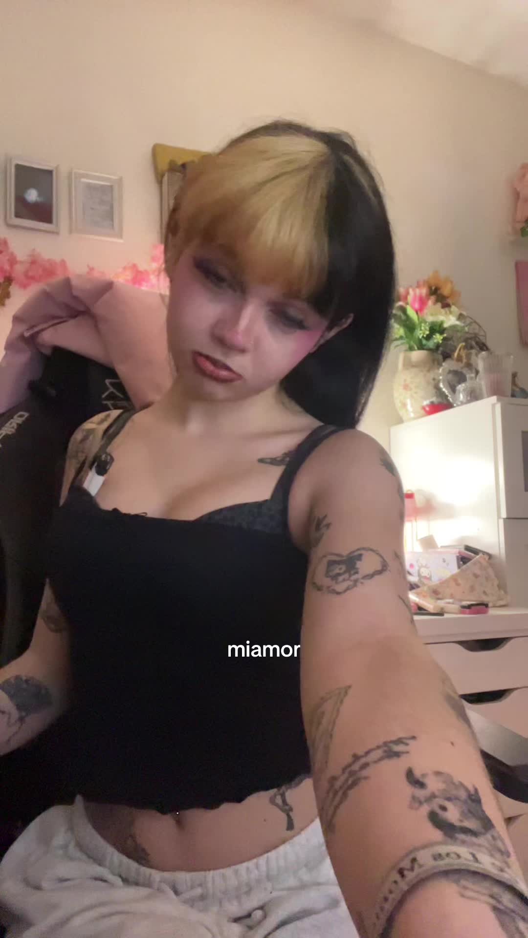 @lu(ಥ_ಥ<3