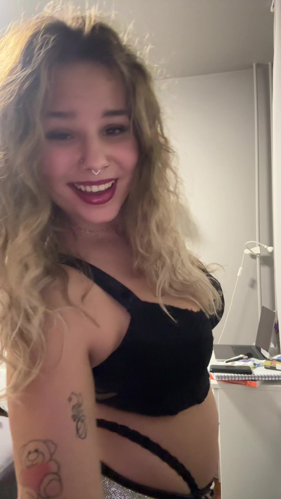 @hk