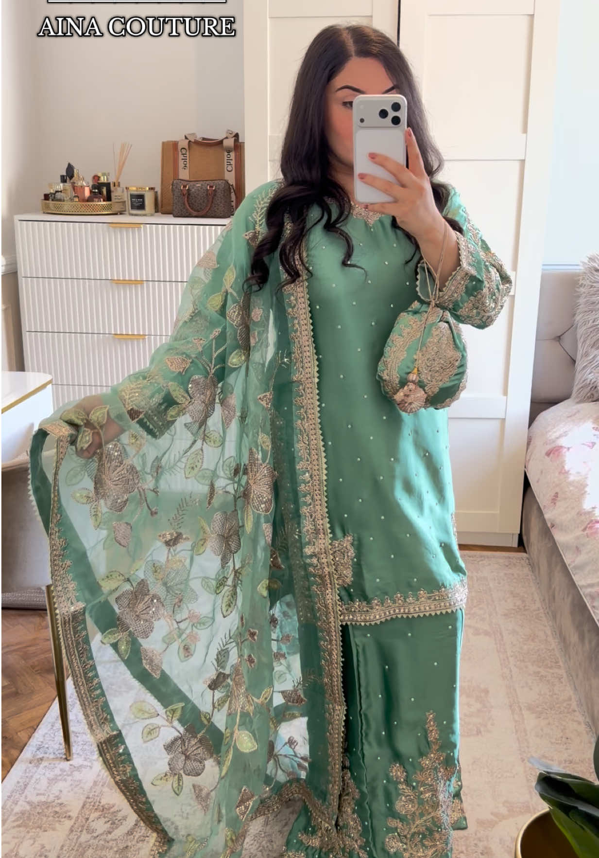 @Aina__couture