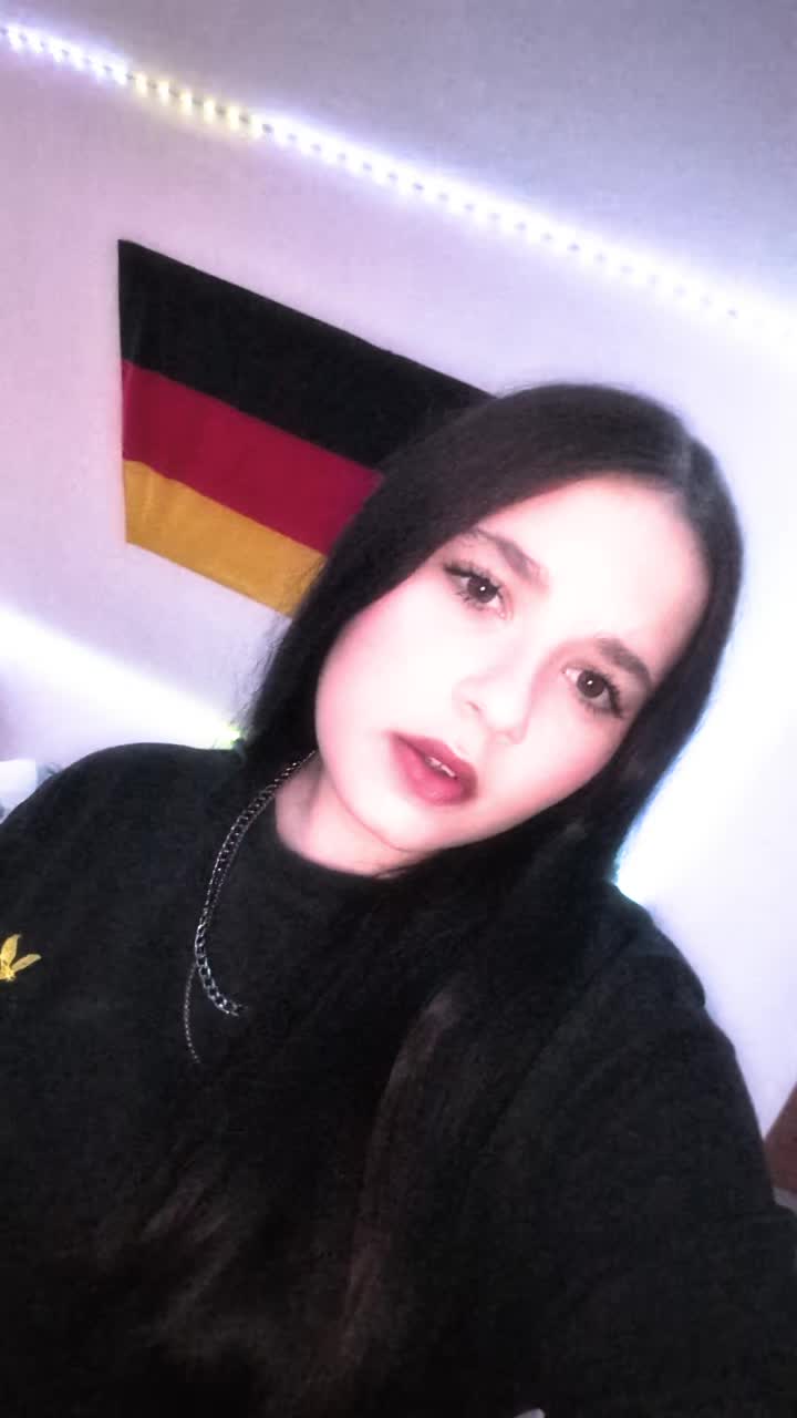 @Mira🕸️