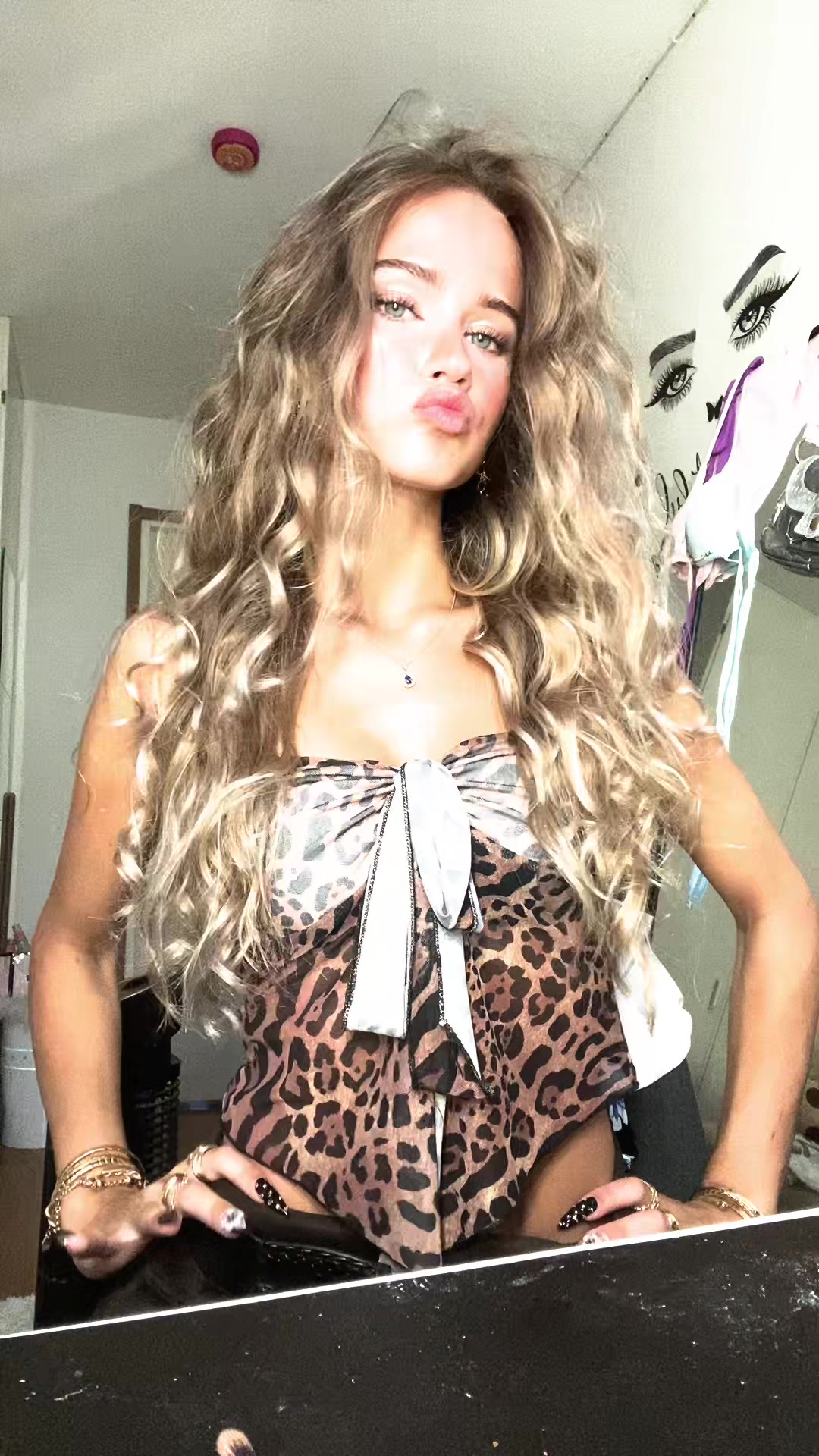 @nia