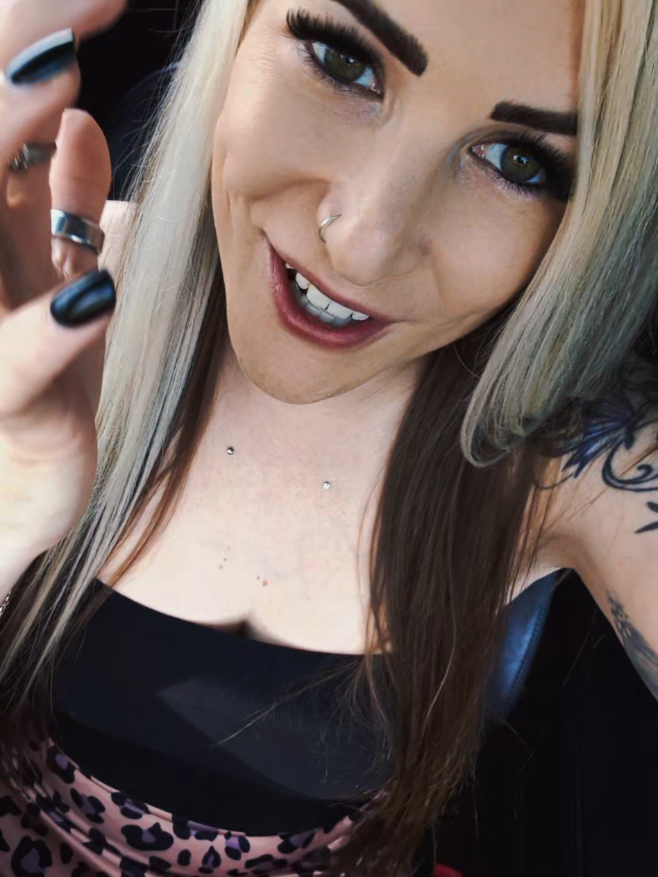 @Cₐₗₗmₑyₒᵤr𝓥𝓪𝓵𝓮𝓷𝓽𝓲𝓷𝓮🖤