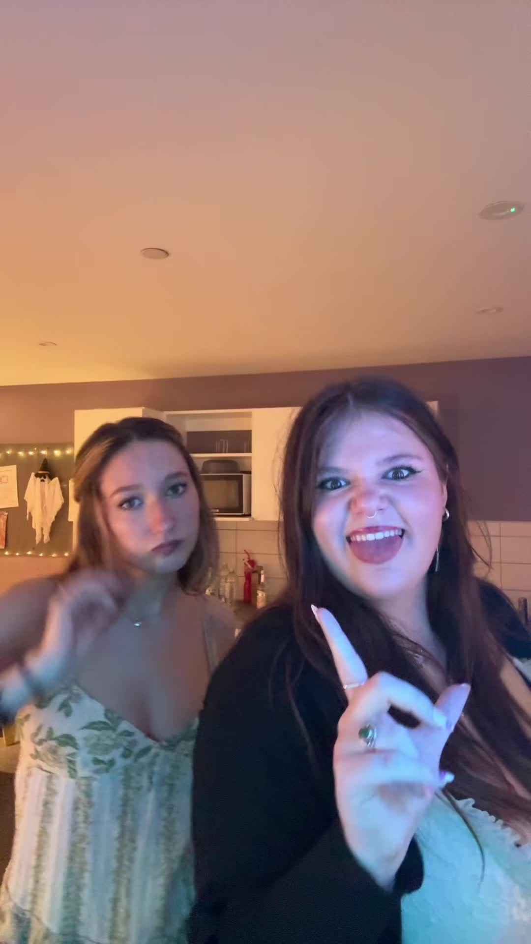 @elena🧞♀️