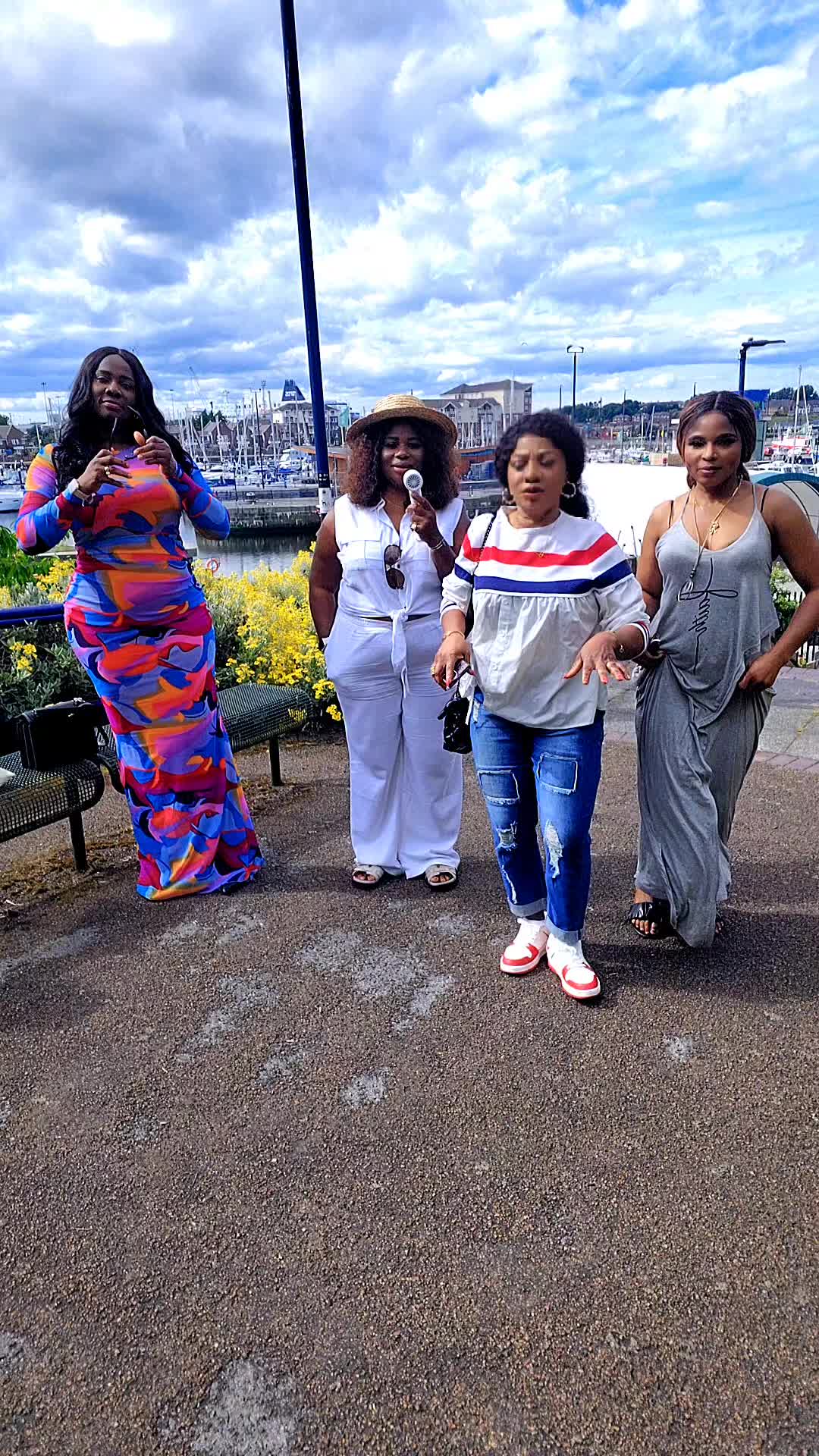 @Dimples 🇳🇬 🇬🇧