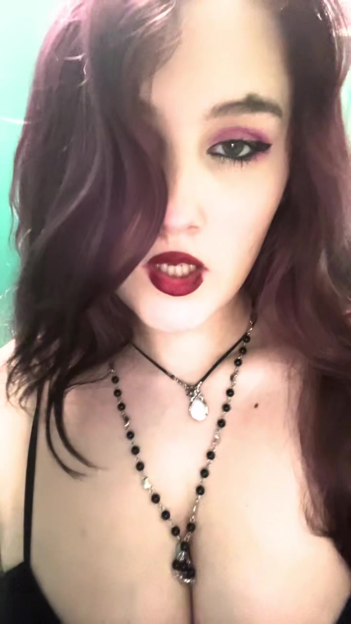 @🥀miku🦇