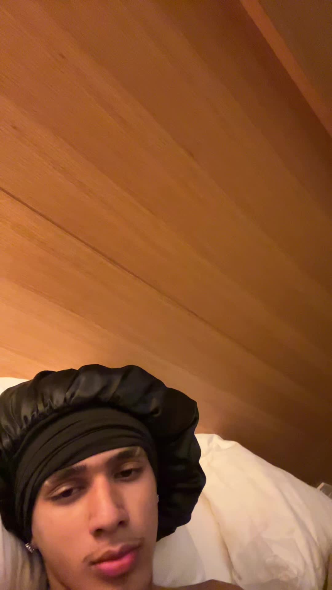 @🦈
