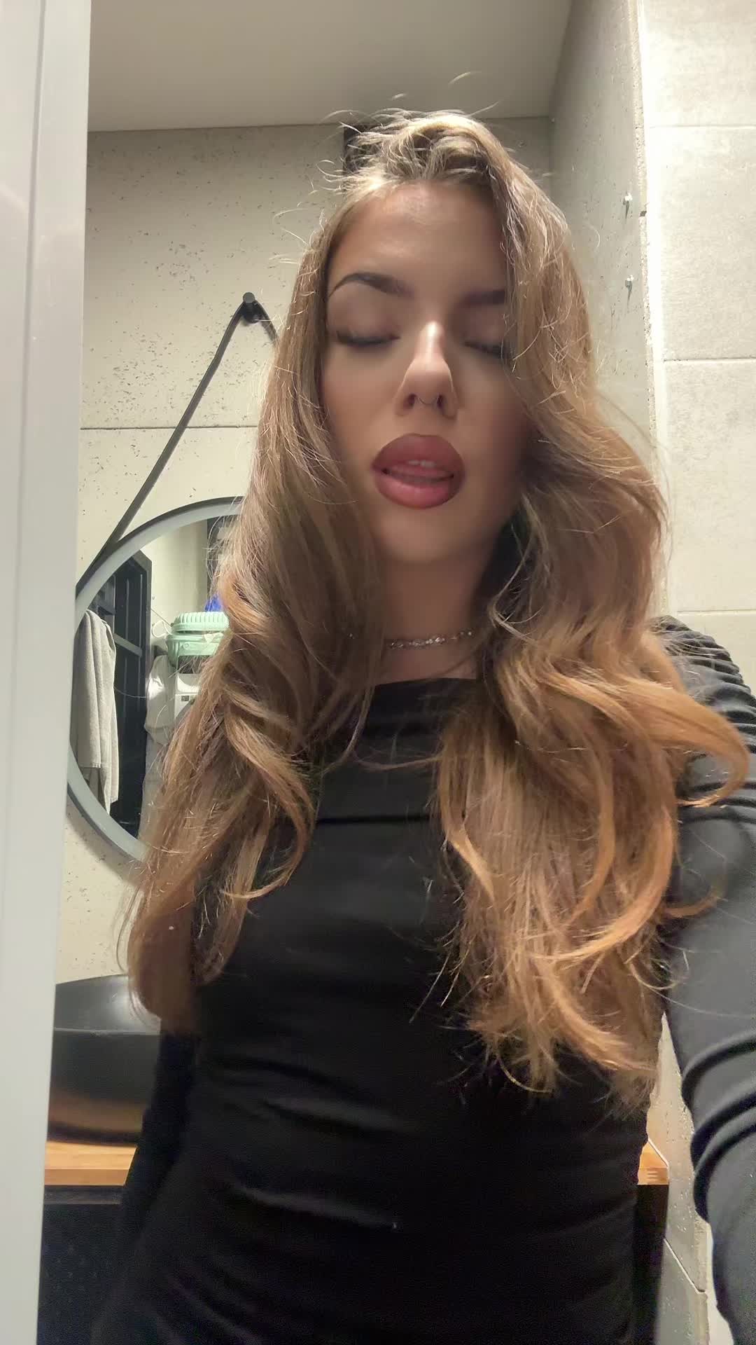 @laura