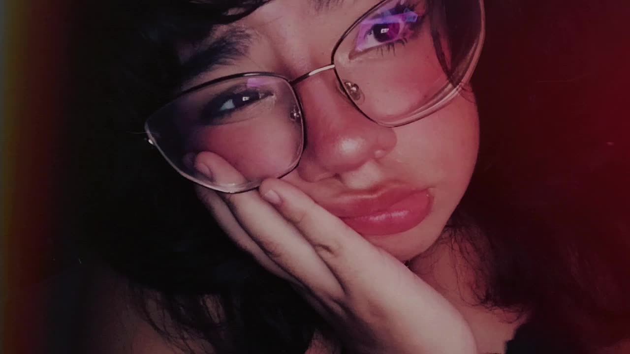 @leonela<3