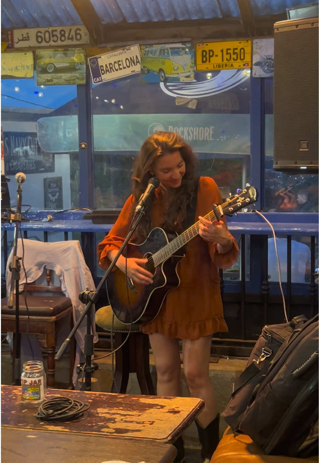 @lauraalosmusic