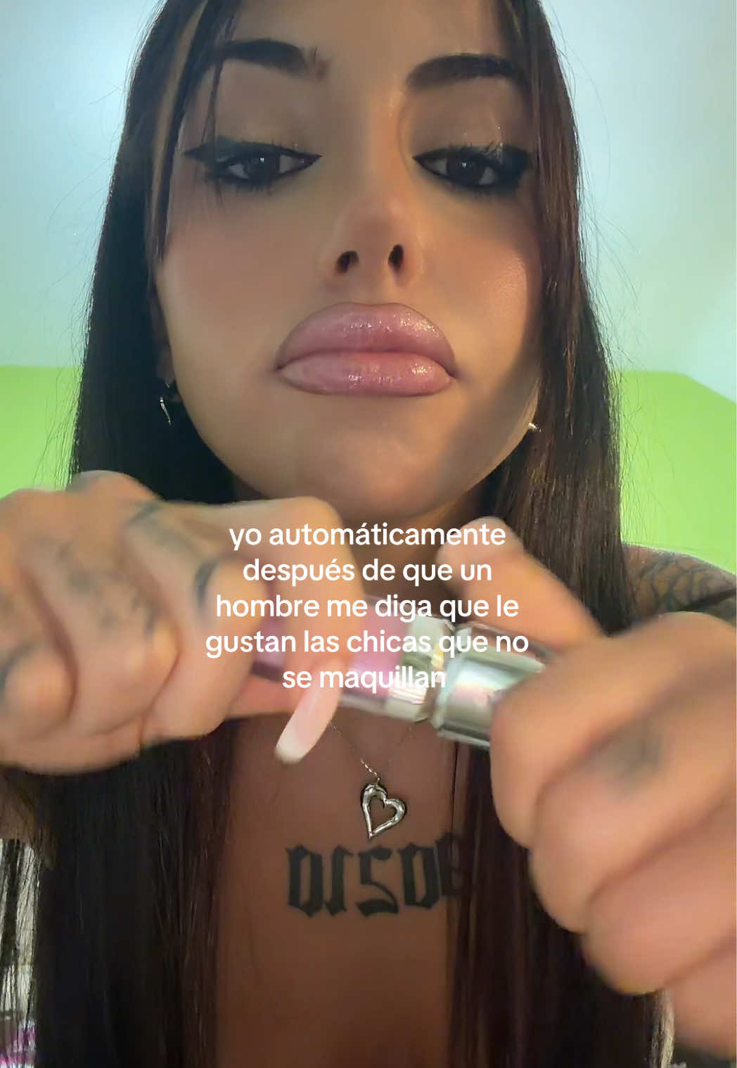 @d3lusi0n4l__