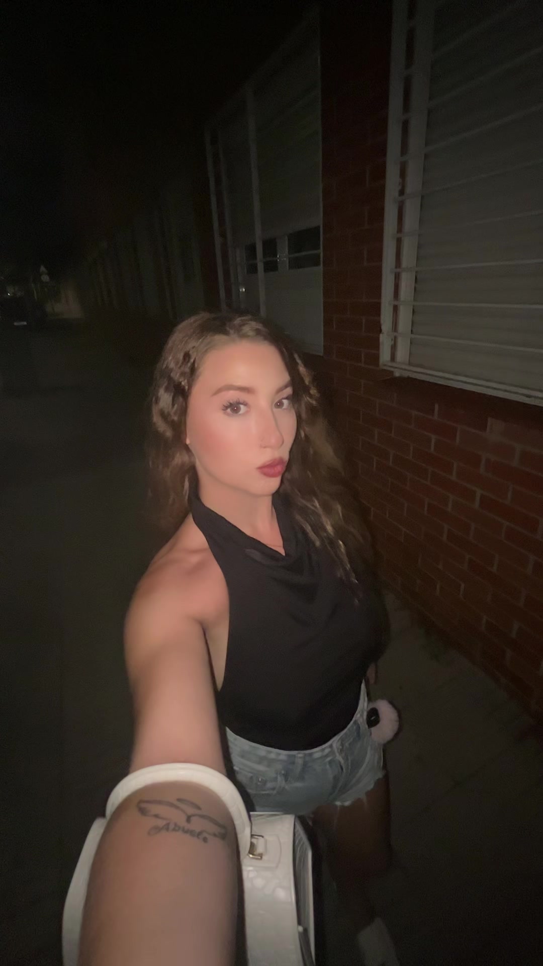 @albaacruuzz