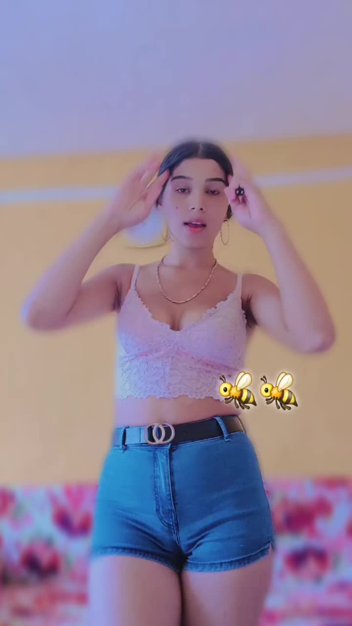 @🐝