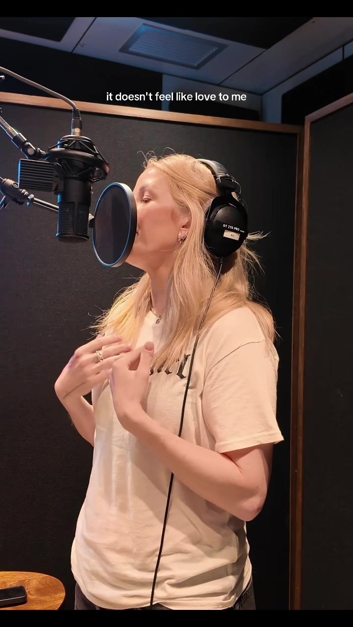 @Ellie Goulding
