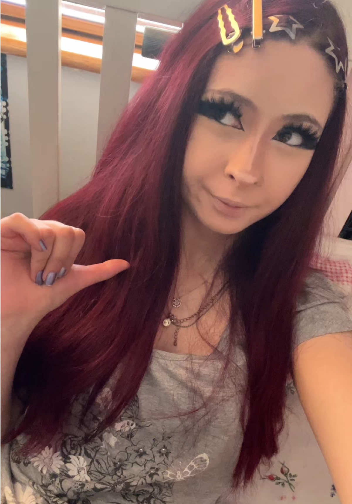 @˚࿔ella𝜗𝜚˚