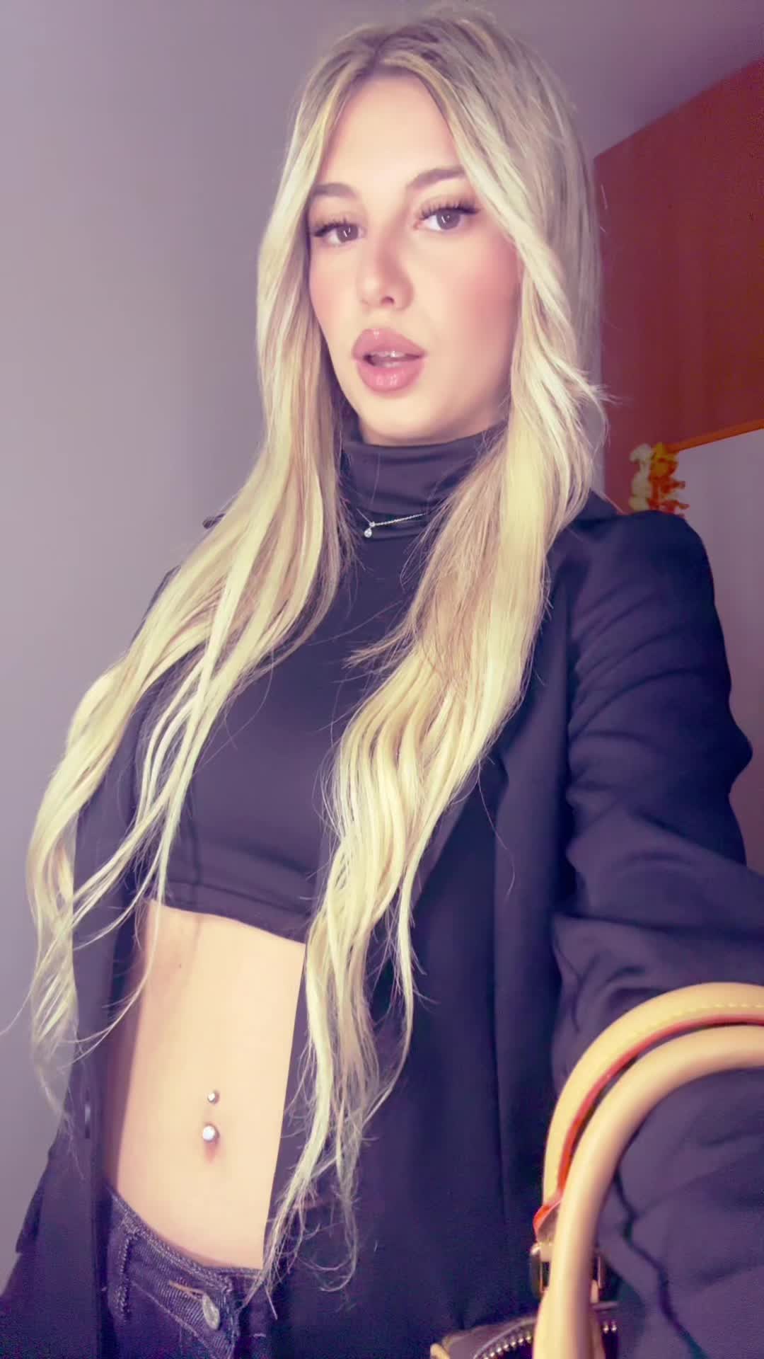 @𝓜𝓪𝓻𝓽𝓲𝓷𝓪