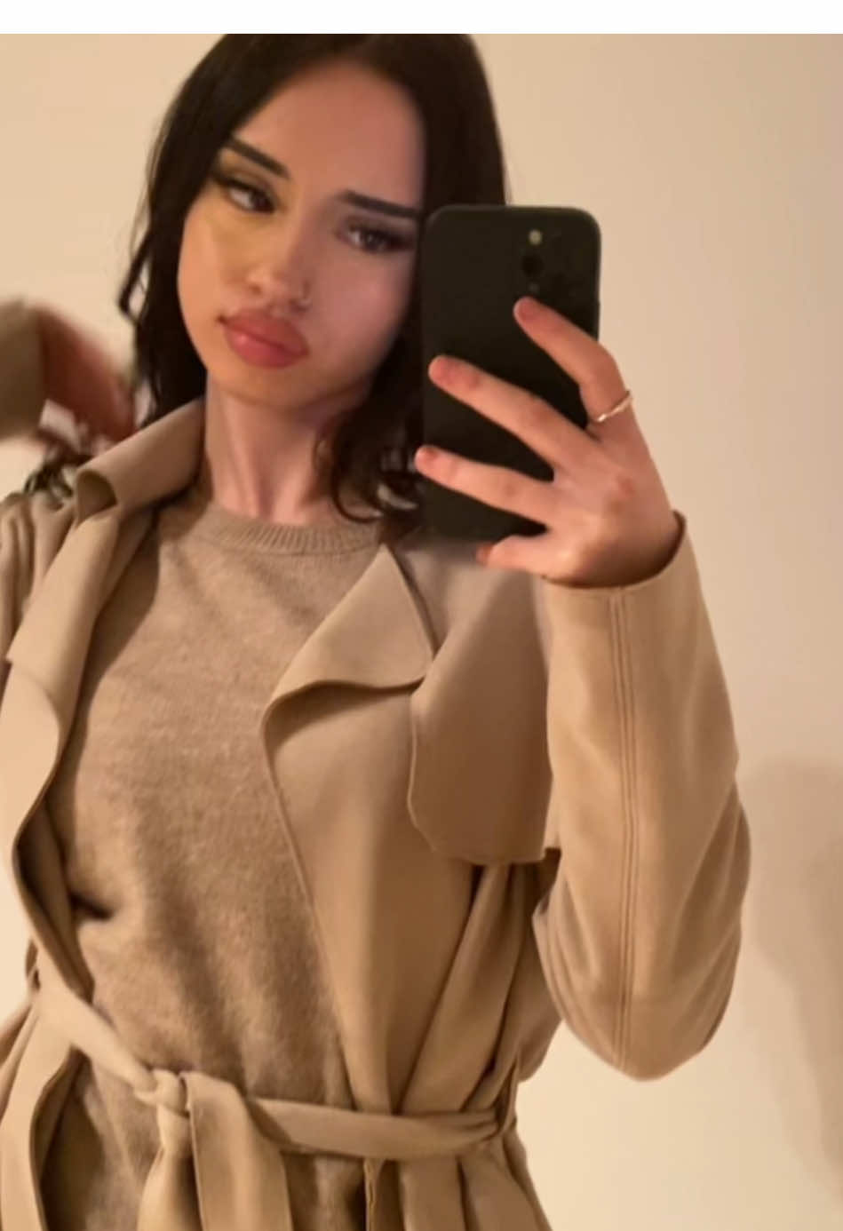 @𝑎𝑛𝑖𝑠𝑎