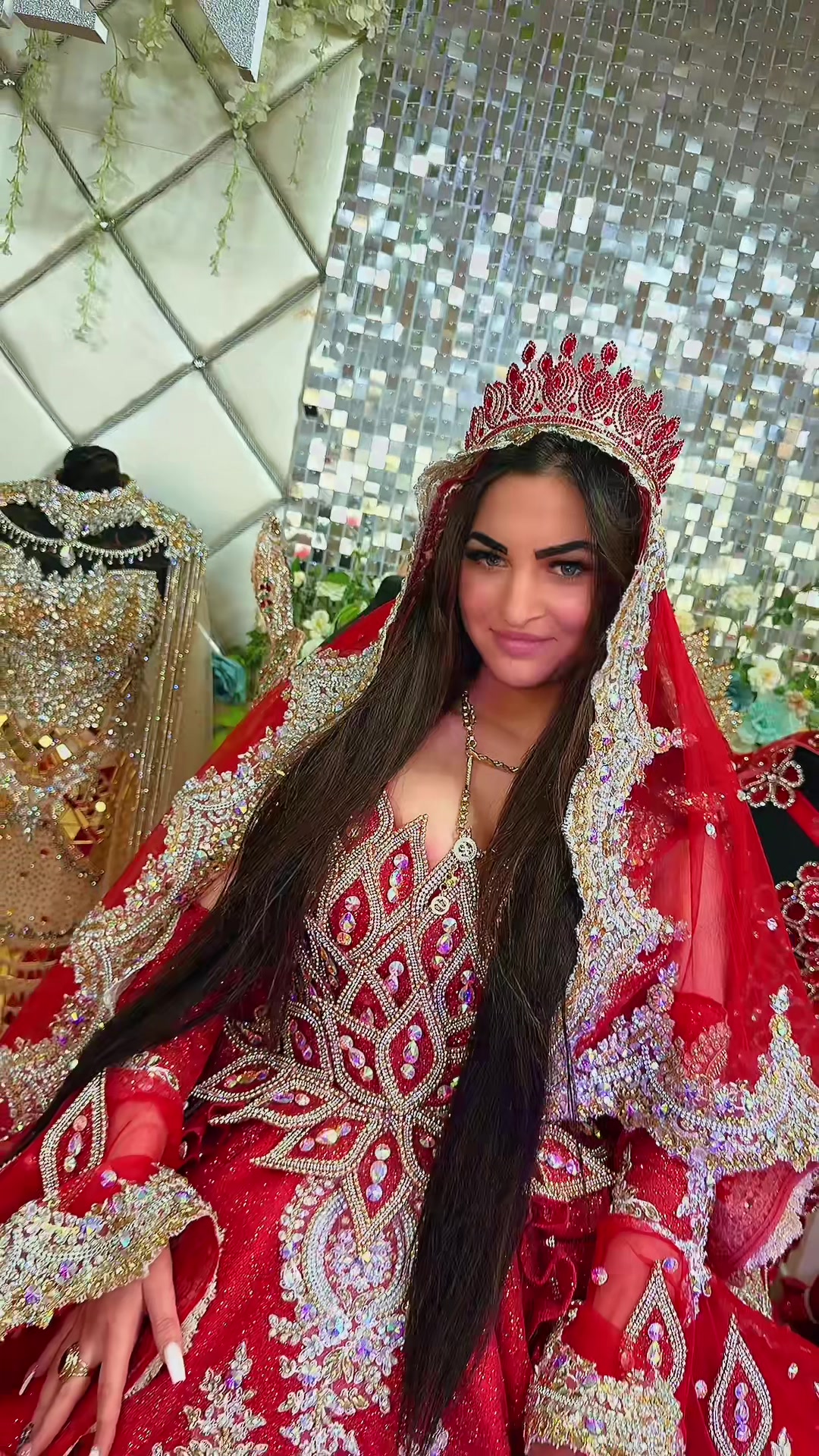 @THE QUEEN HUNGARY🇭🇺DUBAI🇦🇪