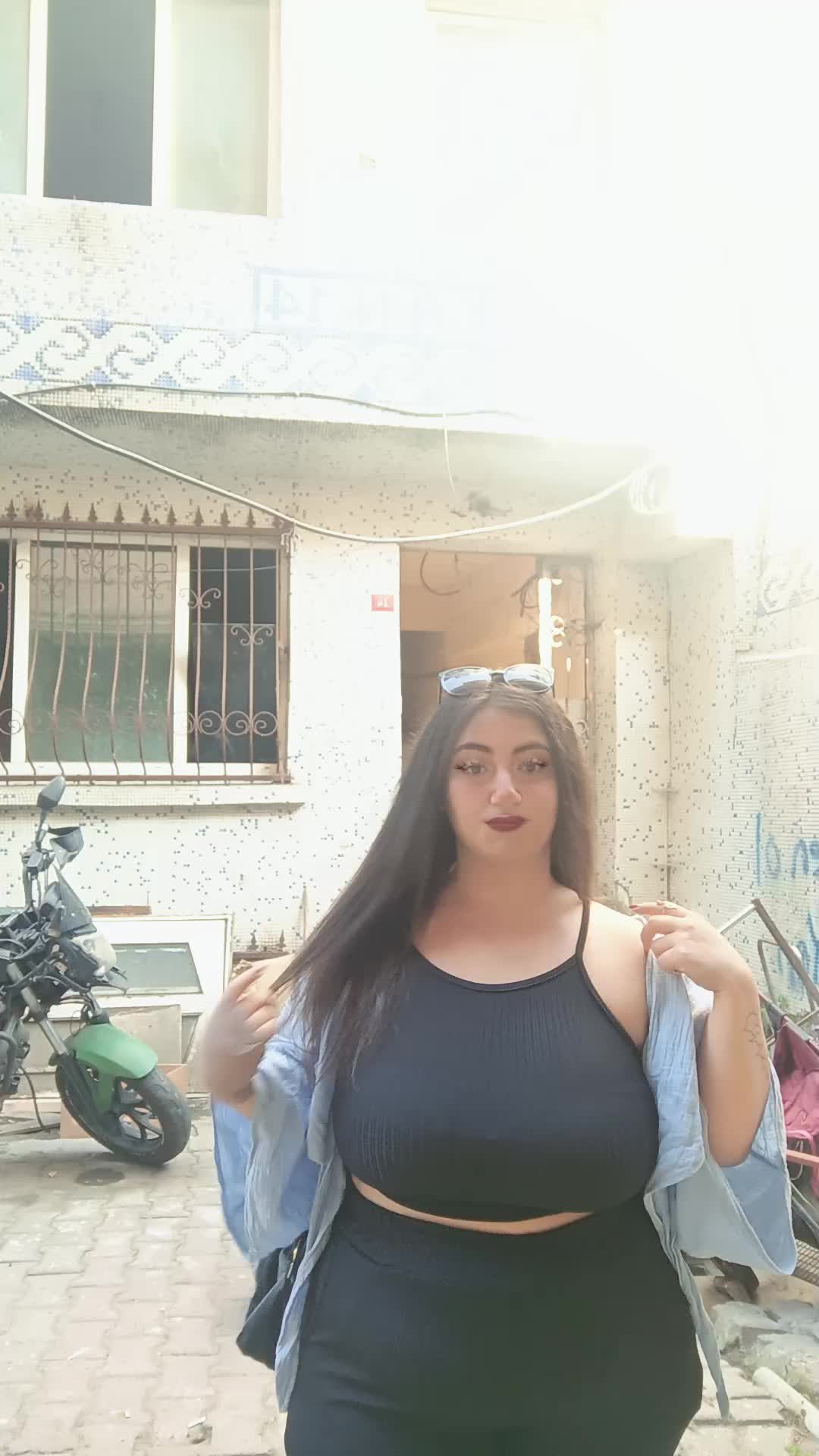 @Esra