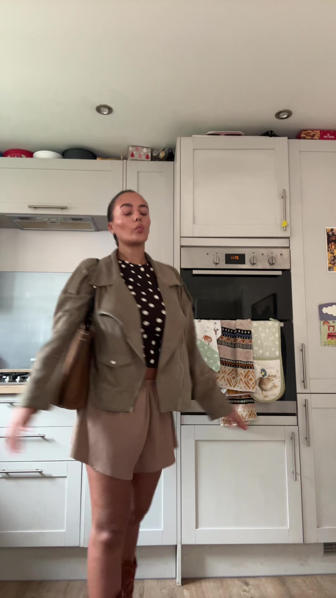 @Ava