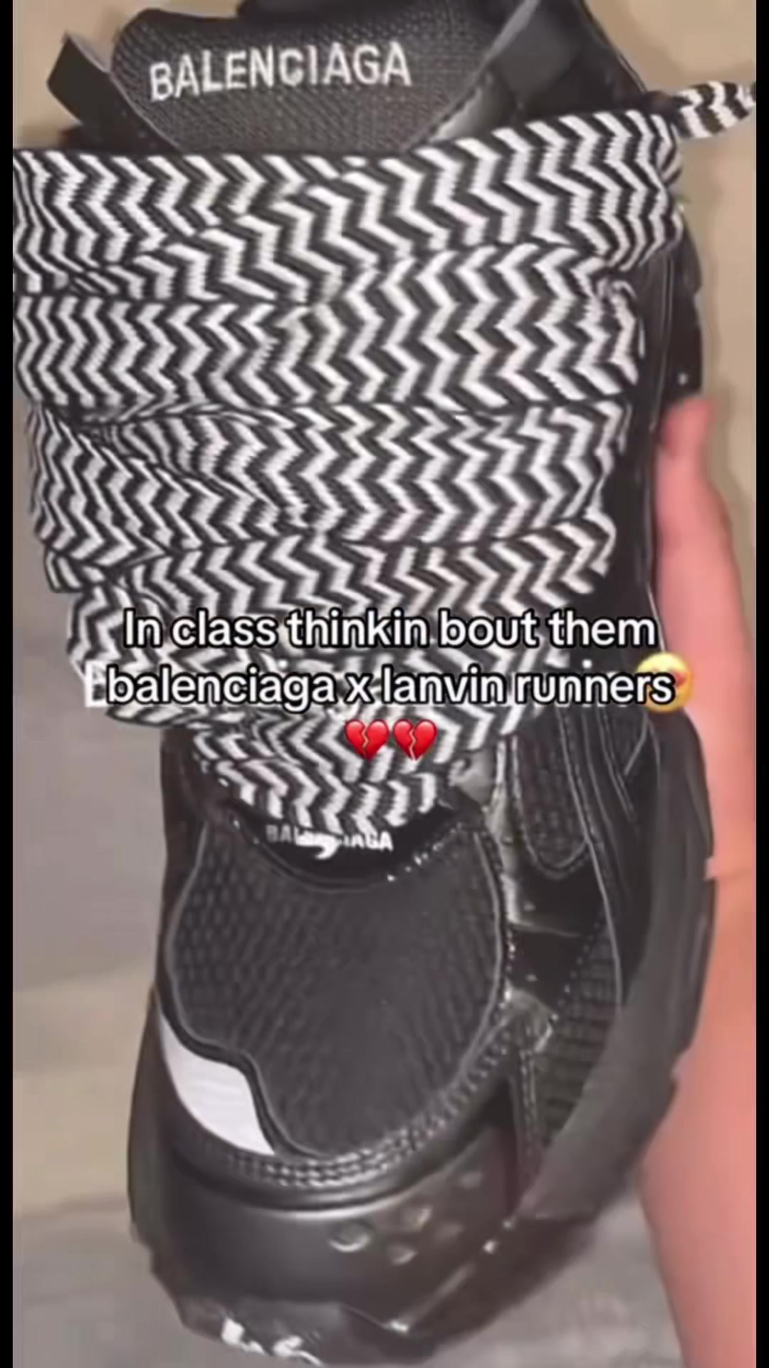 @⃟