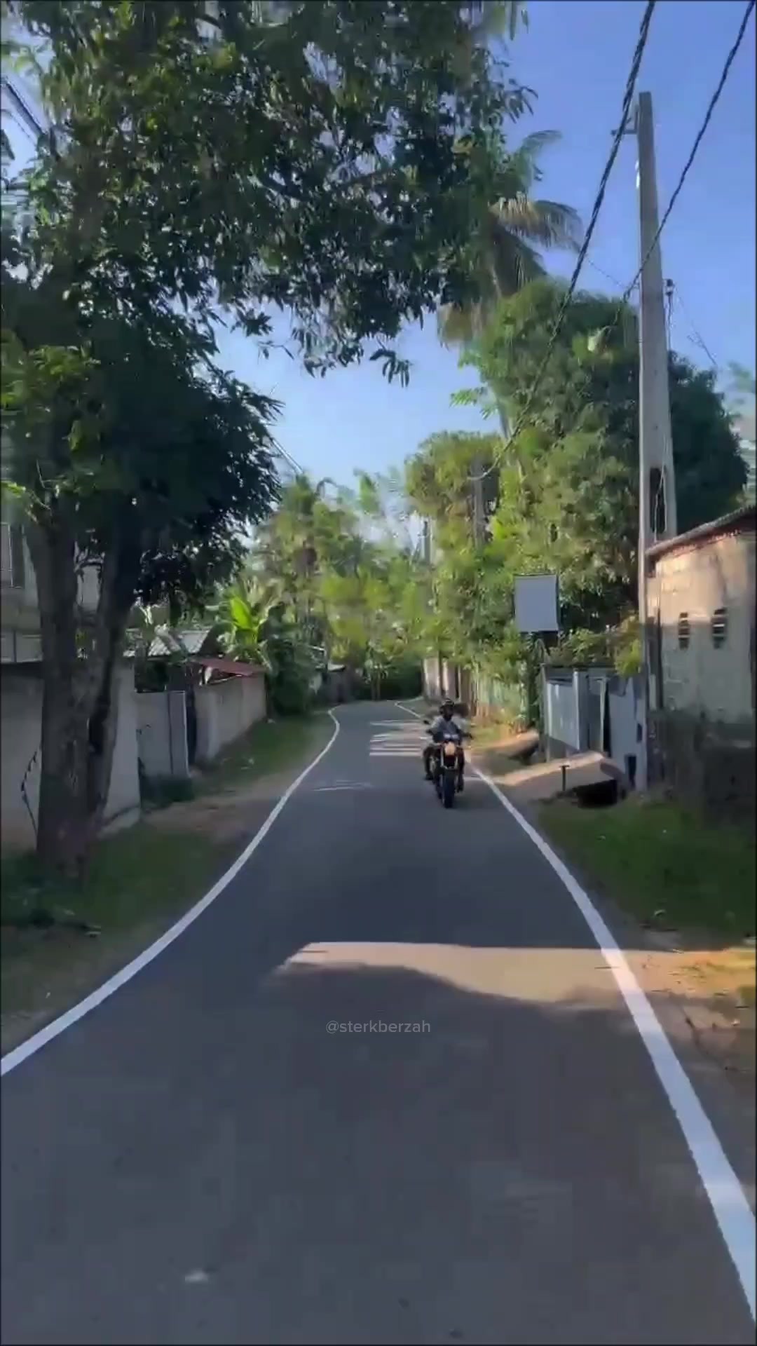 @ℝ 𝔸 𝕍 𝕀 🐝🖤