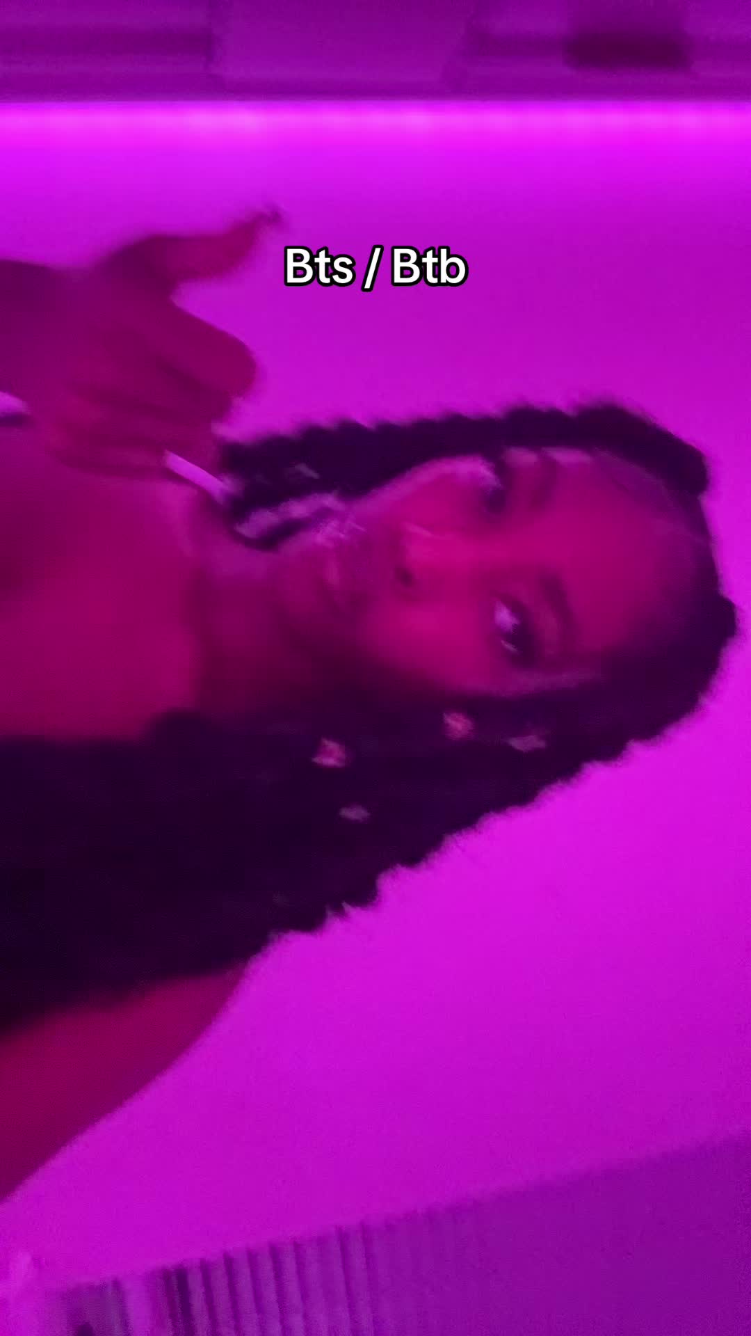 @momolashaa