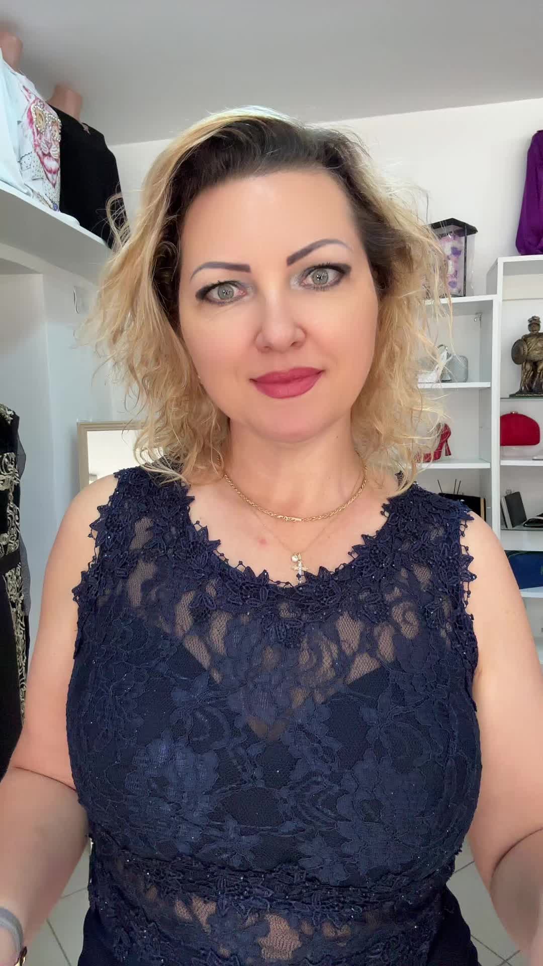 @Elena Ely