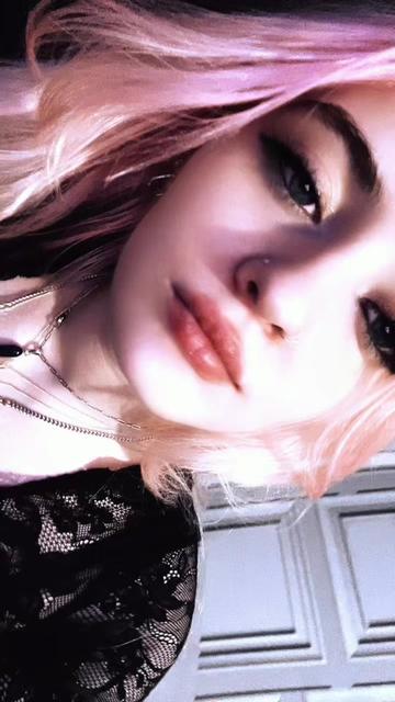 @𝕾𝖍𝖆𝖓𝖉𝖊𝖑𝖑𝖊🤍