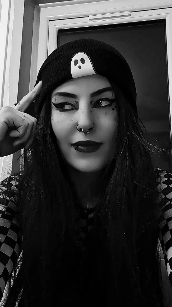 @Beth 🦇🖤