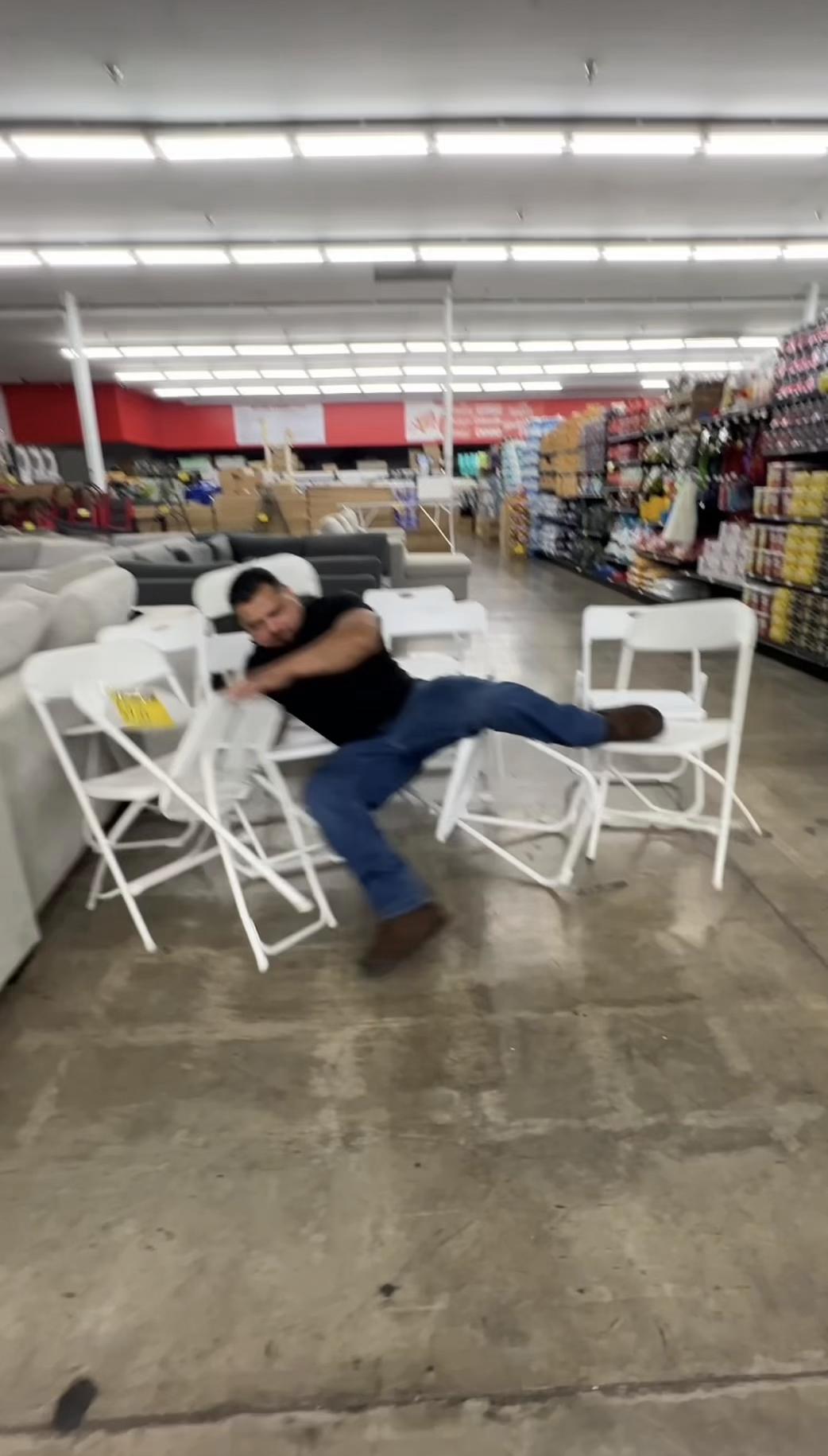@Brands4Less.shop