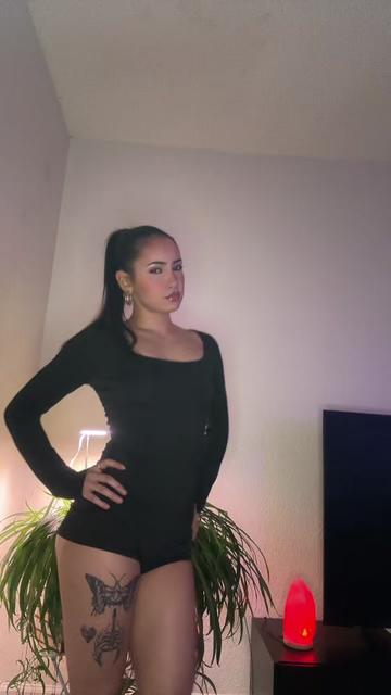 @AlexaFitg