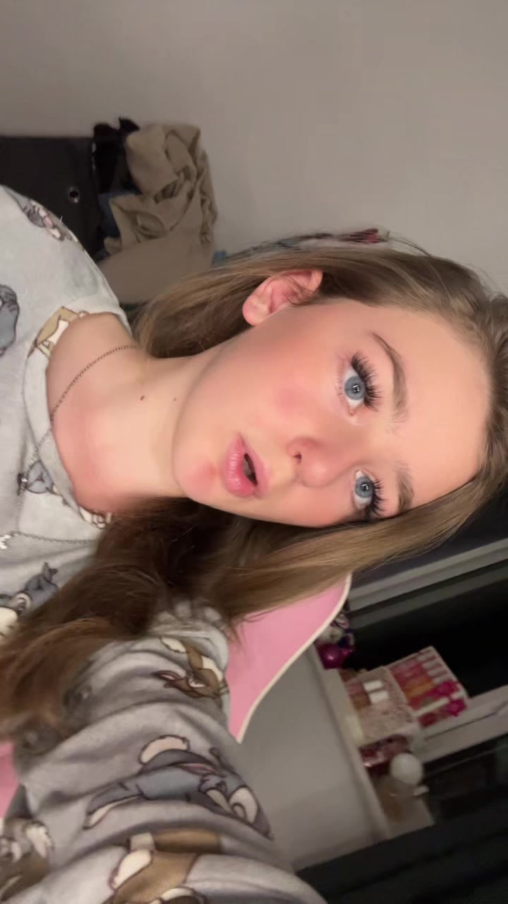 @𝐜𝐨𝐧𝐧𝐢𝐞🤍💸