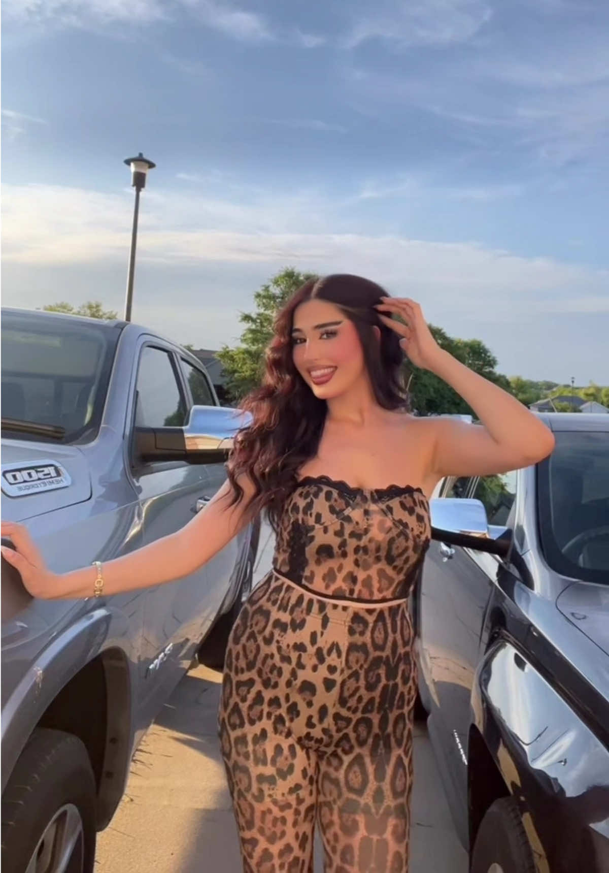 @ShleeR_