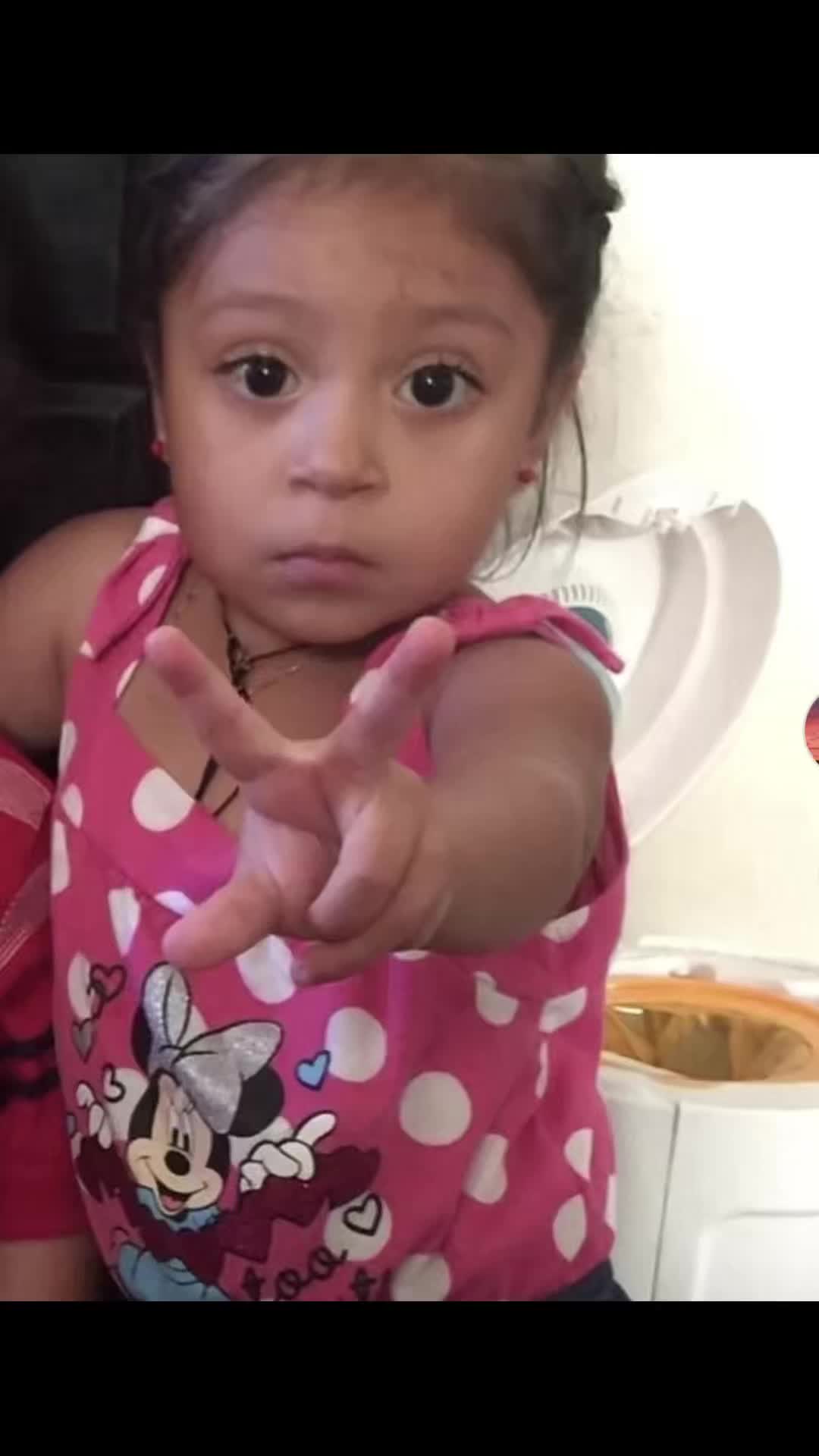 @.>^< >_<