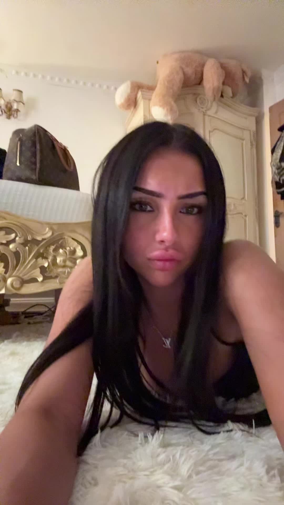 @bella