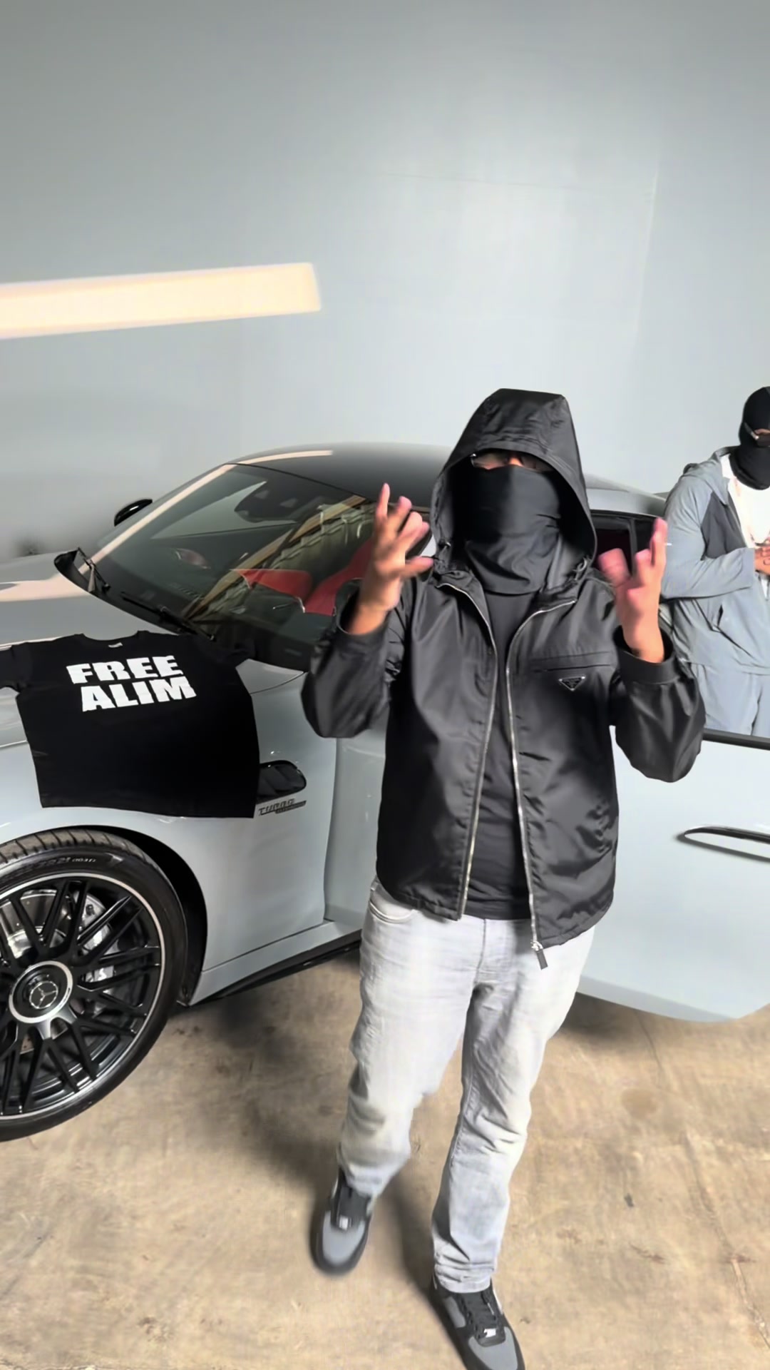 @HoodBlaq