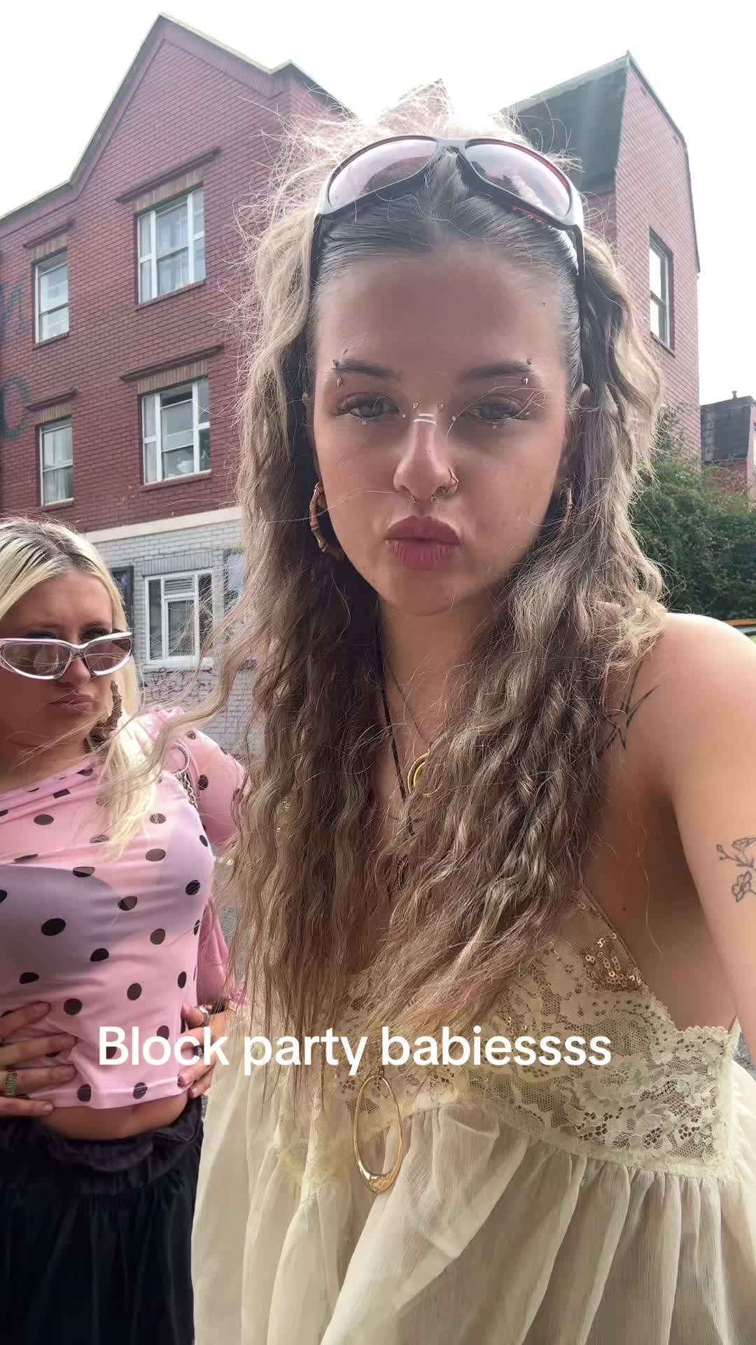 @...