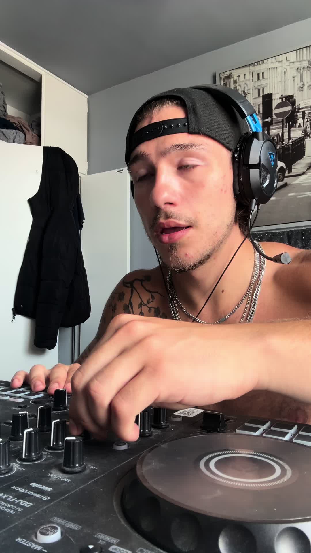 @urmumlovesmilo
