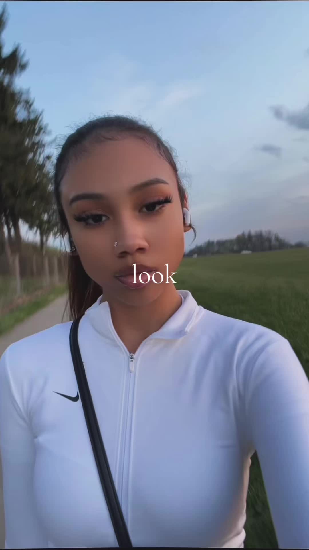 @⃟