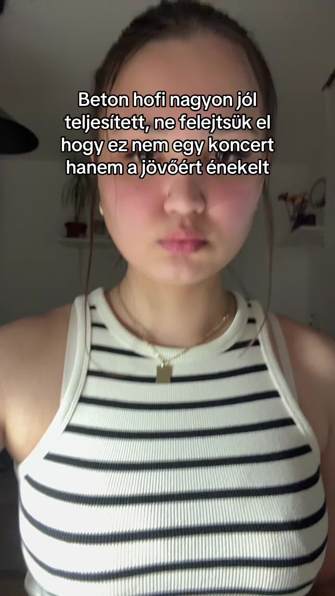 @Eszti