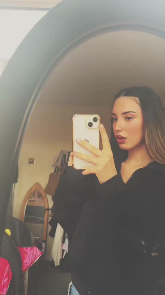 @maisieᥫ᭡.