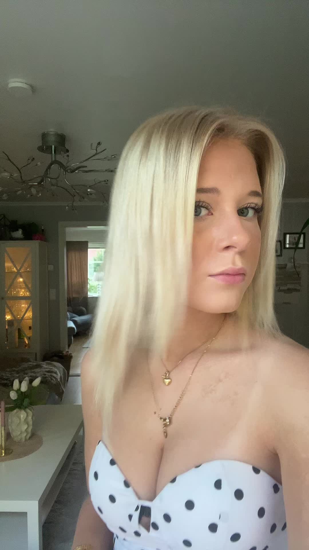 @𝕃𝕚𝕤𝕖𝕟