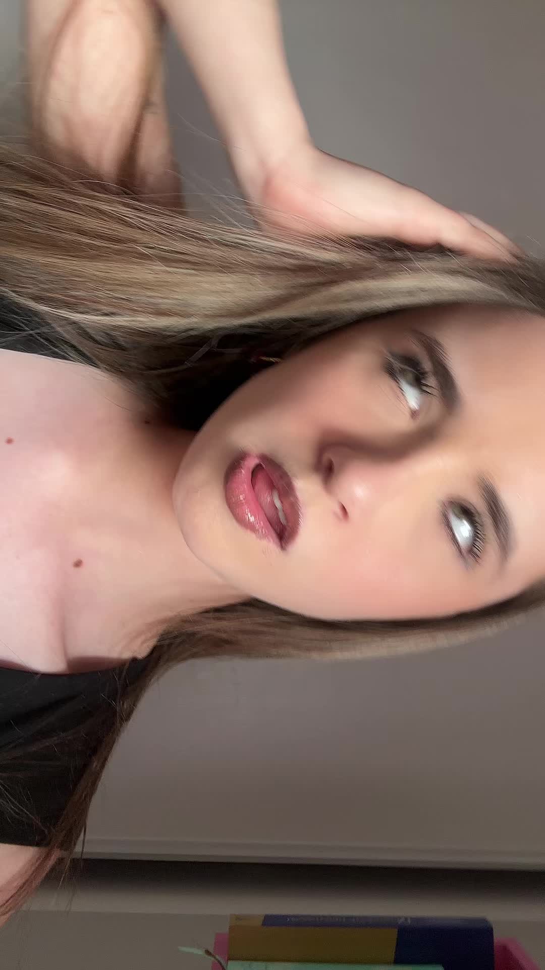 @𝓛𝓸𝓾-𝓐𝓷𝓷𝓮.